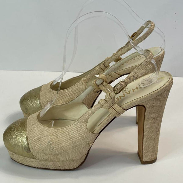 Beautiful Stunning Vintage Shiny Leather Chanel Designers (ds) Slingback Platform Pumps