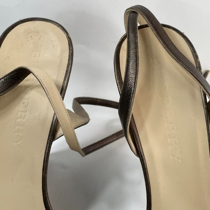 Beautiful Stunning Vintage Authentic Burberry Olive Sandals Pumps