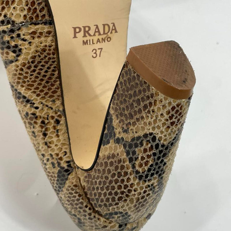 Stunning Dead Gorgeous New 100% Snakeskin Leather Prada Designers Pumps. (37)