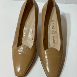 Stunning Vintage Designers (ds) Rene Mancini Caramel Tan 100% leather Loafers