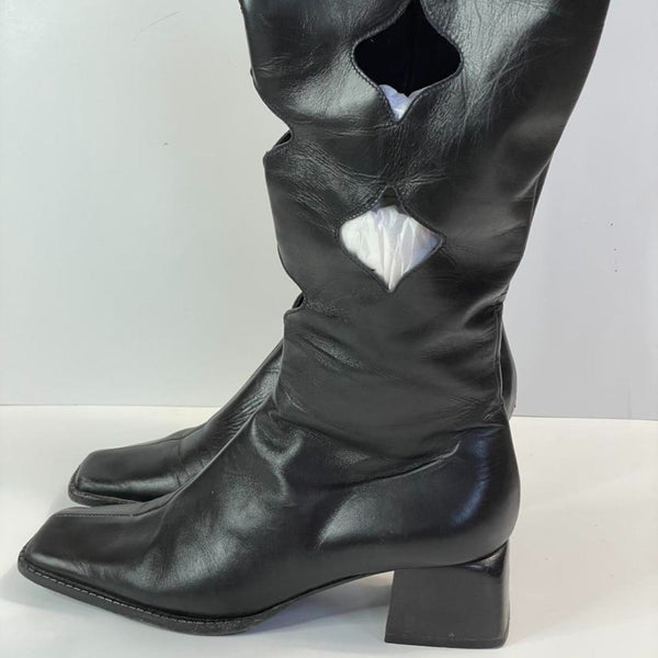 Beautiful Stunning Genuine Leather Cutout boot by Roberto Ronaldini