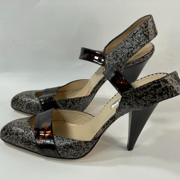 Beautiful Stunning Made In Italy Slingback Designers (ds) Heels by Oscar De La Rental.