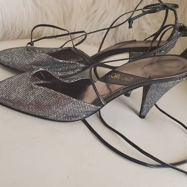 Beautiful Stunning Vintage Vero C Designer(DS) Silver Rope Tie Heels.  ( S US 10)