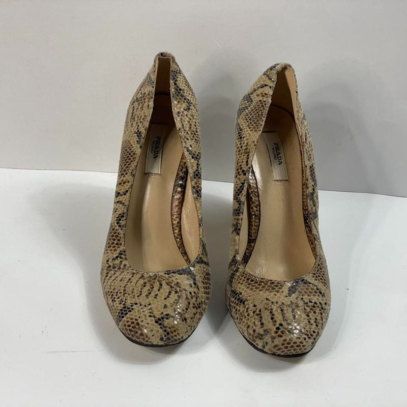 Stunning Dead Gorgeous New 100% Snakeskin Leather Prada Designers Pumps. (37)