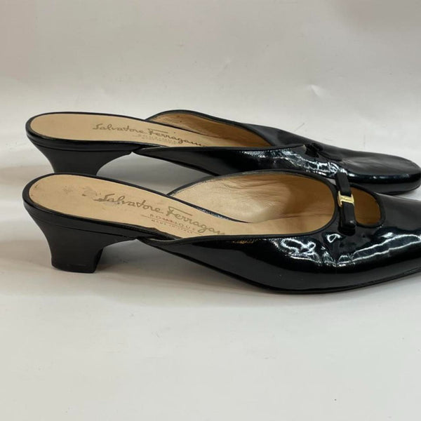 Beautiful Stunning Vintage Italian Designer (ds) Salvatore Ferragamo Metallic Black Shiny Leather Mules Heels Sandals (36.5)