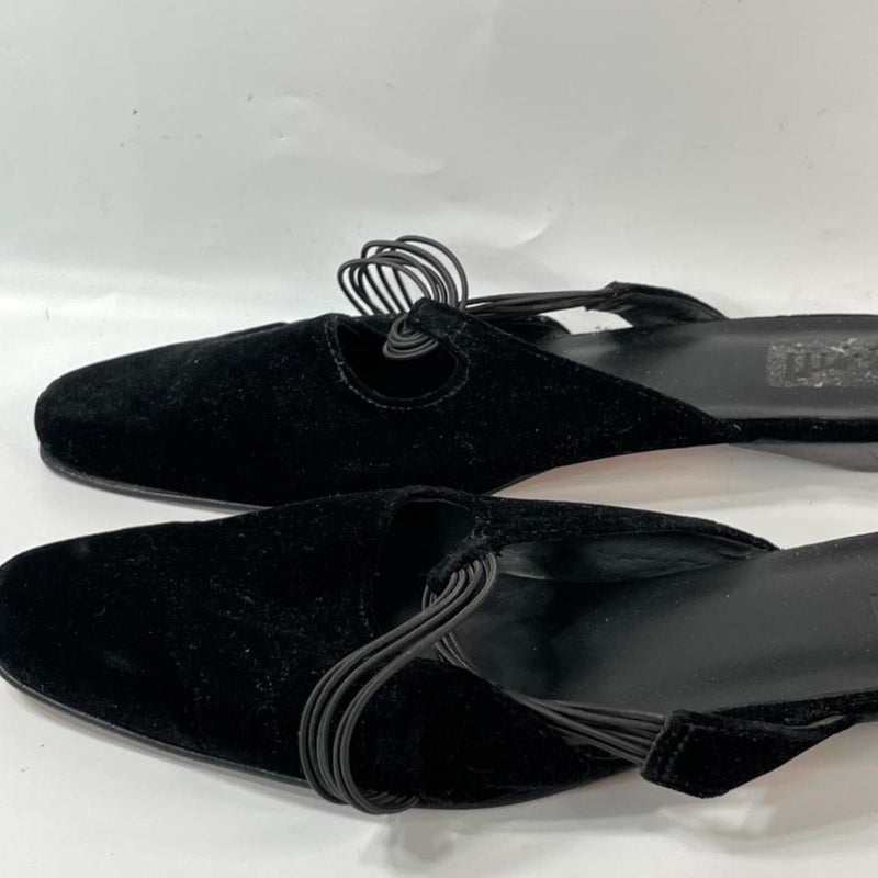 Stunning Beautiful VTG 100% Leather sole Vetvet Flat Slides Mules. (Size 7)