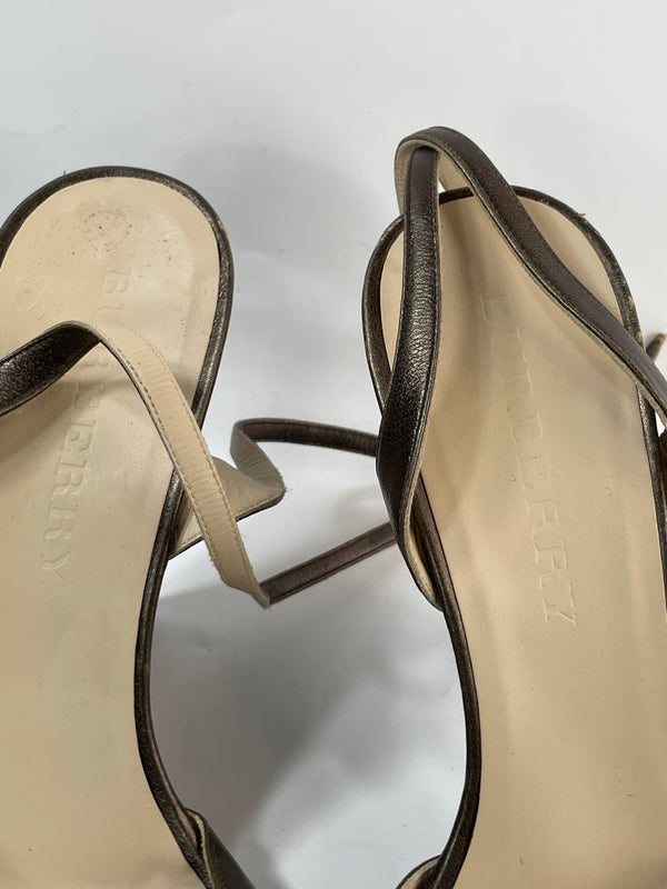 Stunning Beautiful VGT LeatherAuth Italian Designer (DS) Olive Stripes Sandals By Burberry  (39.5)