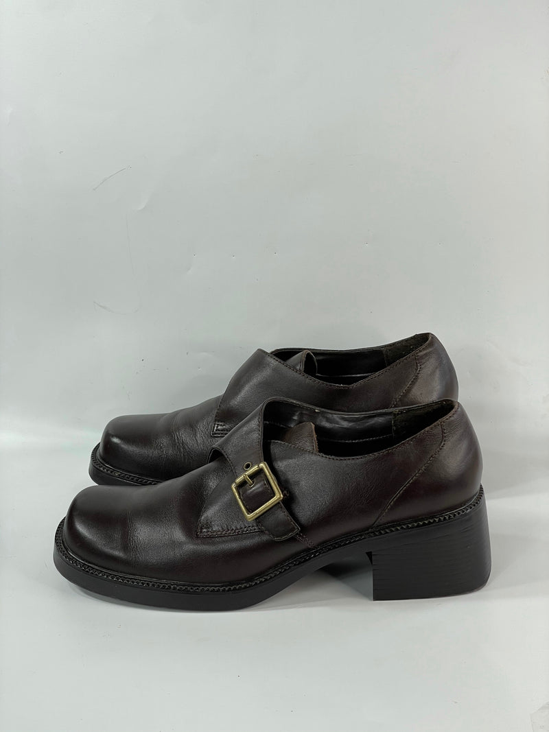 Stunning Beautiful Vintage Chocolate Brown Loafers With Buckles. (8.5)