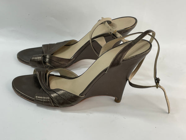 Stunning Beautiful VGT LeatherAuth Italian Designer (DS) Olive Stripes Sandals By Burberry  (39.5)