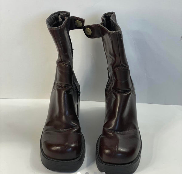 Stunning Beautiful Y2K Vintage Dark brown chunky platform boots by Bass. (S. 8.5)