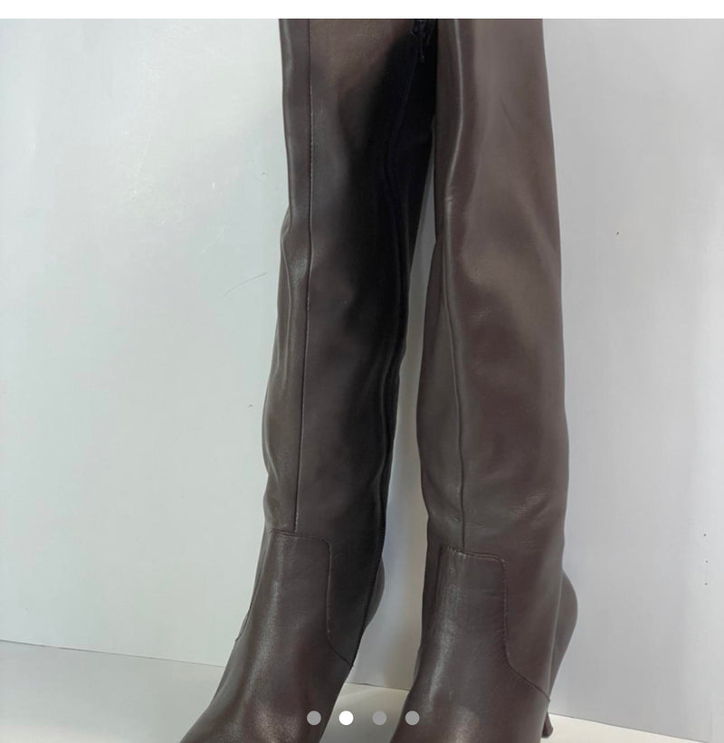 Stunning Beautiful Y2K vintage leather Brown Sucks boats. (8.5)