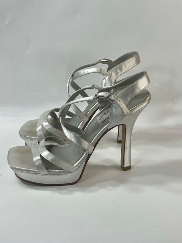 Beautiful Stunning Silver Platform Vintage Straps Sandals Pumps (3.6)