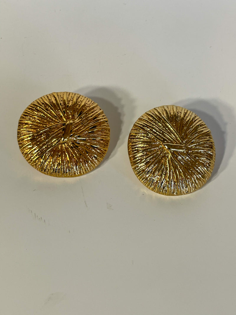 Beautiful Vintage Gold tone Earrings