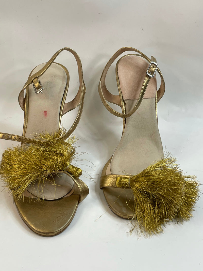 Stunning Beautiful Charles David Gold Olive Fridge Heels. (39)