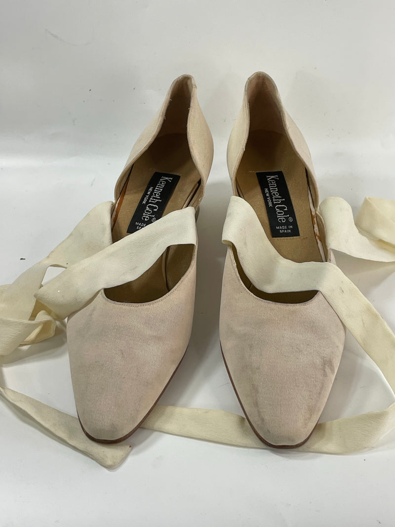 Stunning Beautiful VTG Vintage Leather sole Beige Satin Wrap Around Straps Designer(DS)  Sandals Pumps By Stuart Wietzman  (37