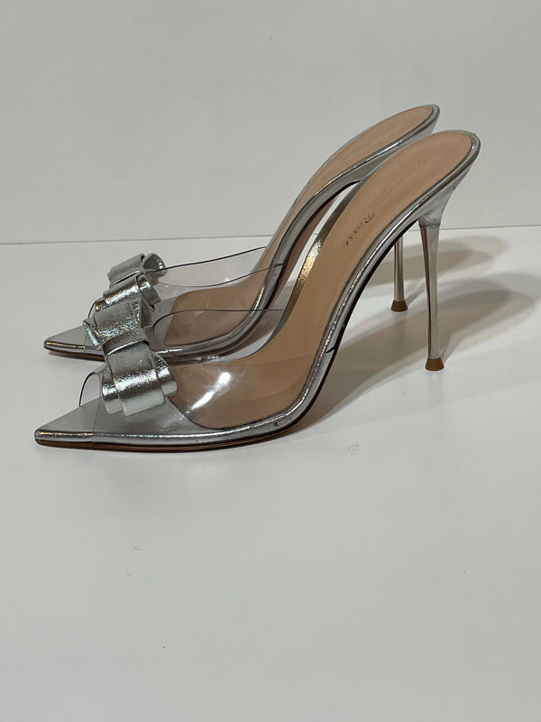 Metallic Silver Gianvito Rossi Mules Heels. (40).        (DS)