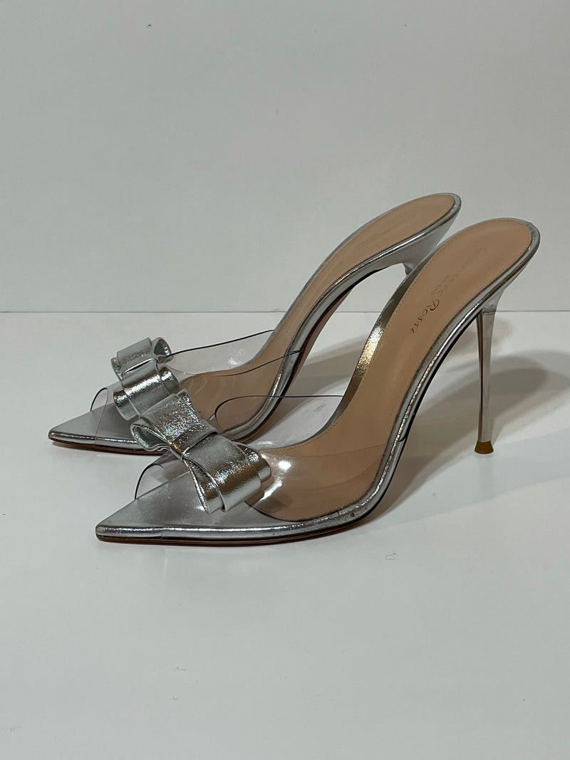 Metallic Silver Gianvito Rossi Mules Heels. (40).        (DS)