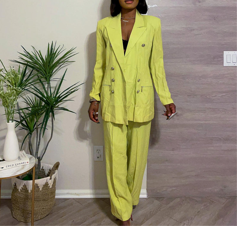 Stunning Beautiful Vintage Lime Noen Green Dani Michael’s Double Button Blazer Pant Suit.