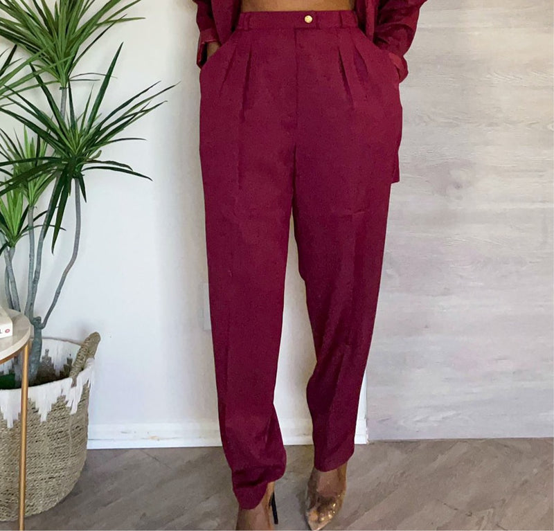 Beautiful vintage burgundy Pant Suit weight suit! This suit is everything! (M-L)