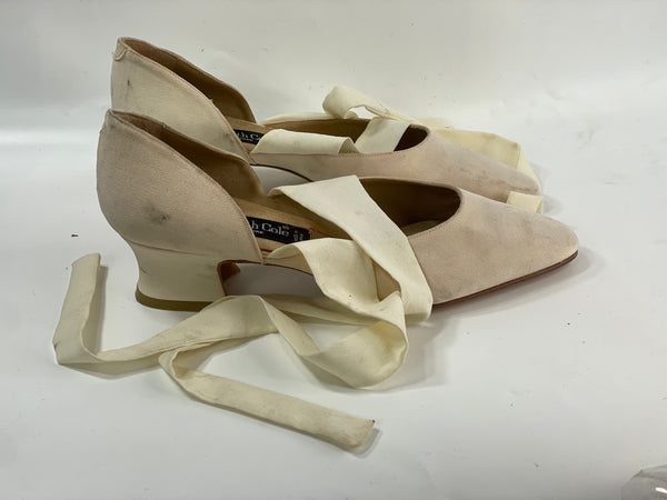 Stunning Beautiful VTG Vintage Leather sole Beige Satin Wrap Around Straps Designer(DS)  Sandals Pumps By Stuart Wietzman  (37